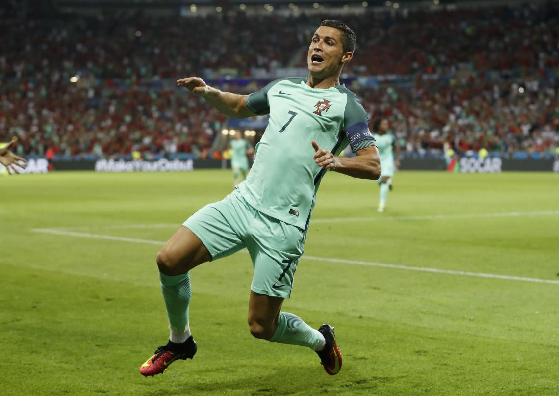 Imagen CRISTIANO festeja el primer gol de Portugal. El segundo lo hizo Nani. Foto: Reuters.