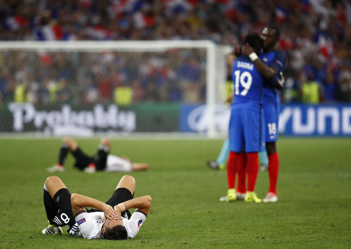 Imagen La alegría francesa y la tristeza alemana al finalizar el encuentro. Foto: Reuters.