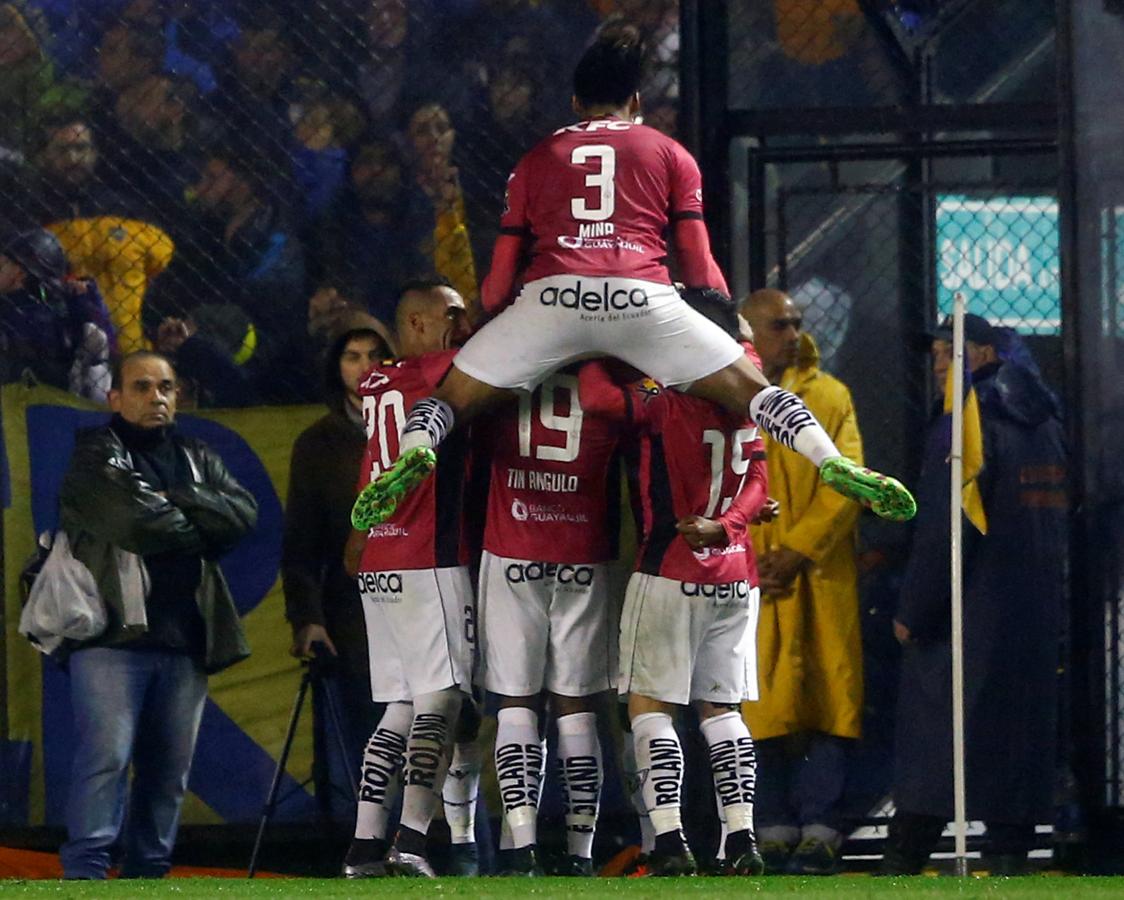 Imagen Los jugadores, ayer, festejando en la Bombonera