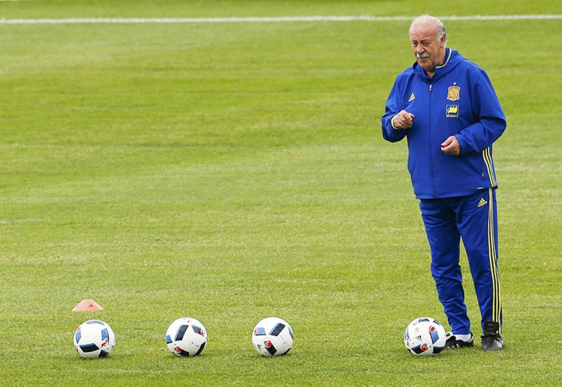 Imagen Del Bosque dirigía a España en la Euro, en los últimos partidos como DT de la Roja y, quizás, de su carrera.