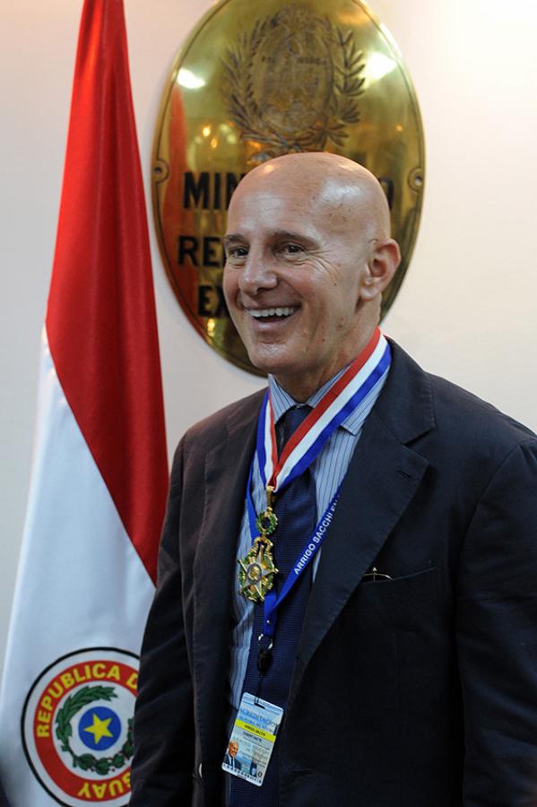 Imagen A los 70 años, Sacchi está retirado de la profesión. Trabaja como comentarista en la televisión italiana.
