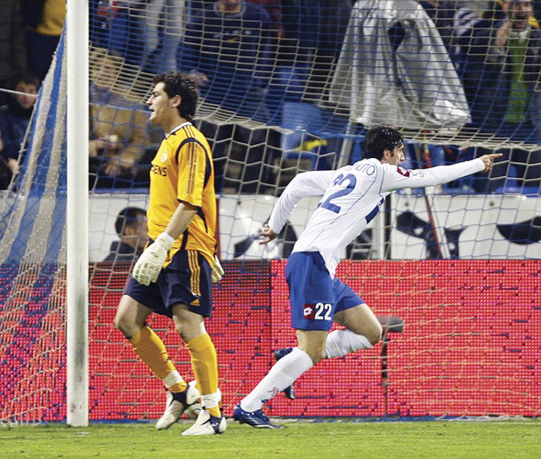 Imagen En Zaragoza le metió 4 goles en 41 minutos al Real Madrid (lo sufre Iker Casillas).