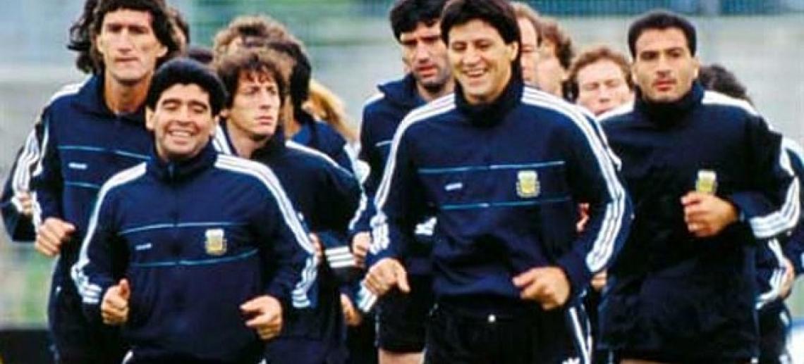 Imagen Maradona y Bauza, juntos en Italia