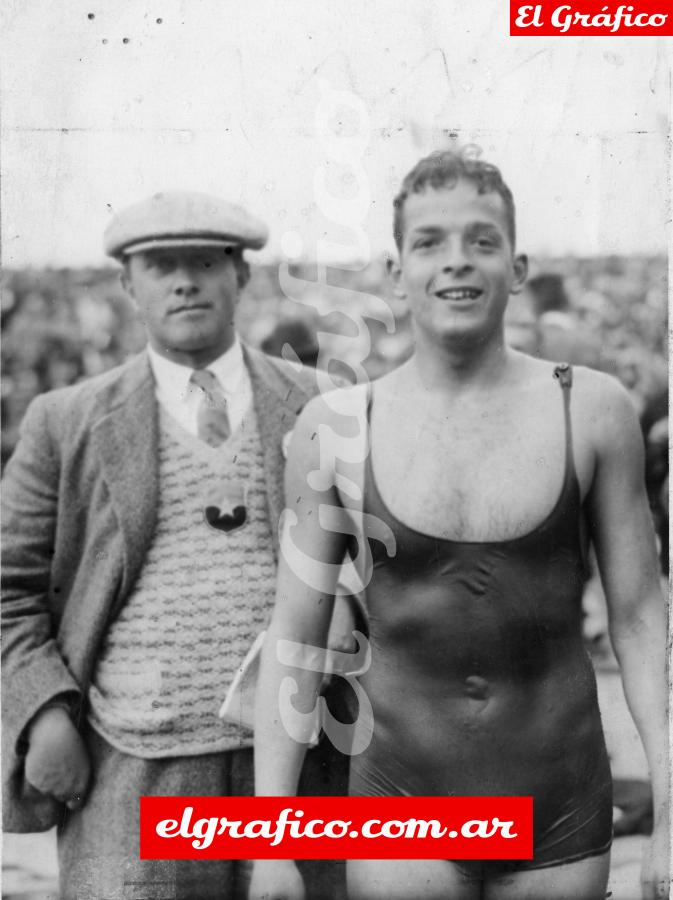Imagen Ámsterdam 1928. Todavía mojado Alberto Zorrilla de 22 años, sonríe después de ganar la final olímpica.