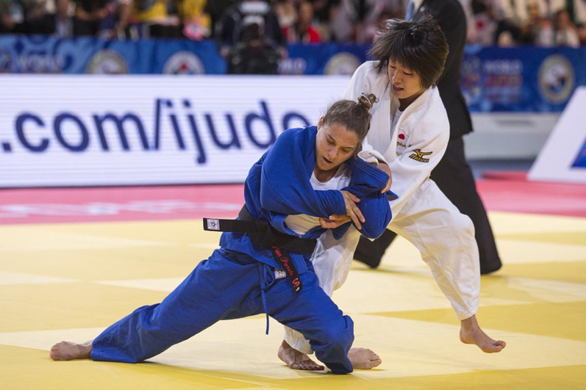 Imagen La sufre la japonesa Haruna Asami, en el combate por la medalla dorada en el Mundial 2015. Paula había sido subcampeona en 2014.