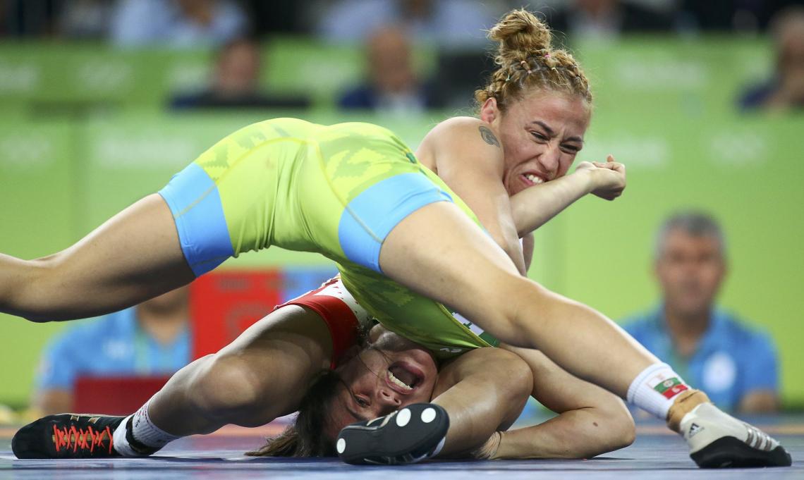 Imagen TREMENDA FOTO. La argentina hace sufrir a la ganadora del bronce: estuvo a un paso. Foto: Reuters.