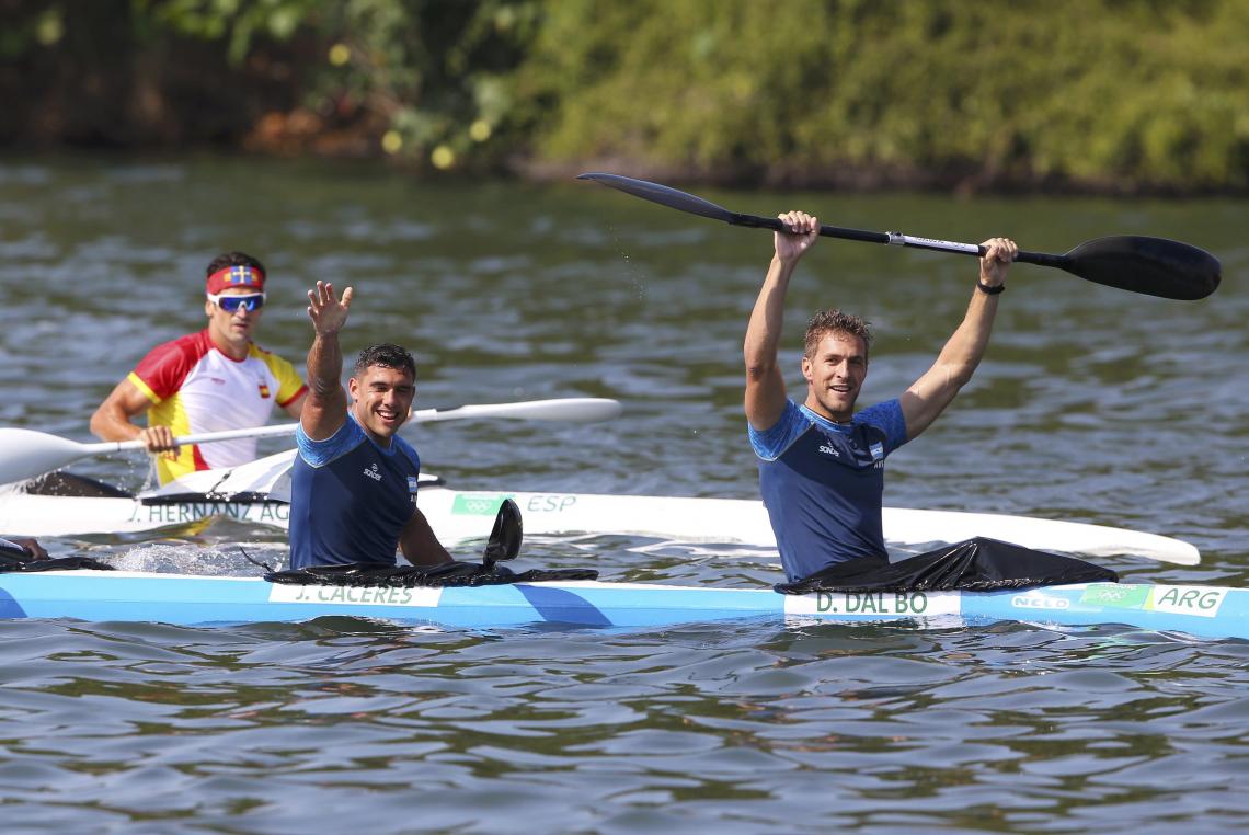 Imagen Los chicos del K4 1000m, festejando tras el segundo puesto en la serie clasificatoria