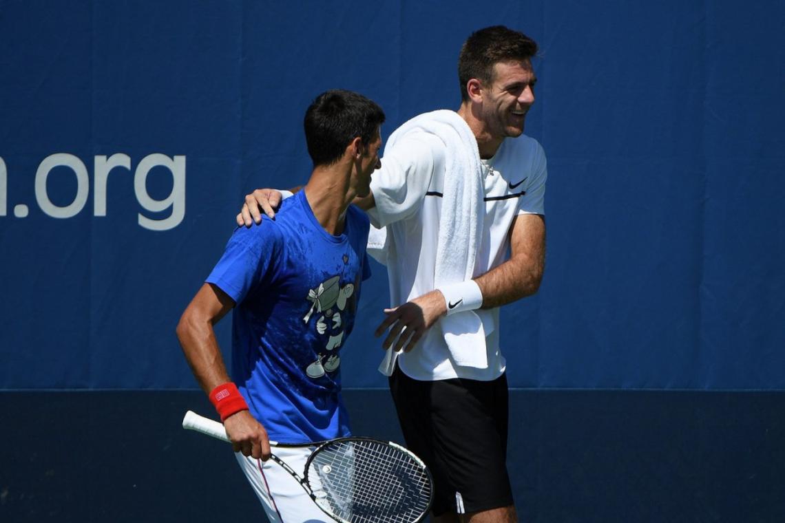 Imagen El abrazo del reencuentro entre Del Potro y Djokovic