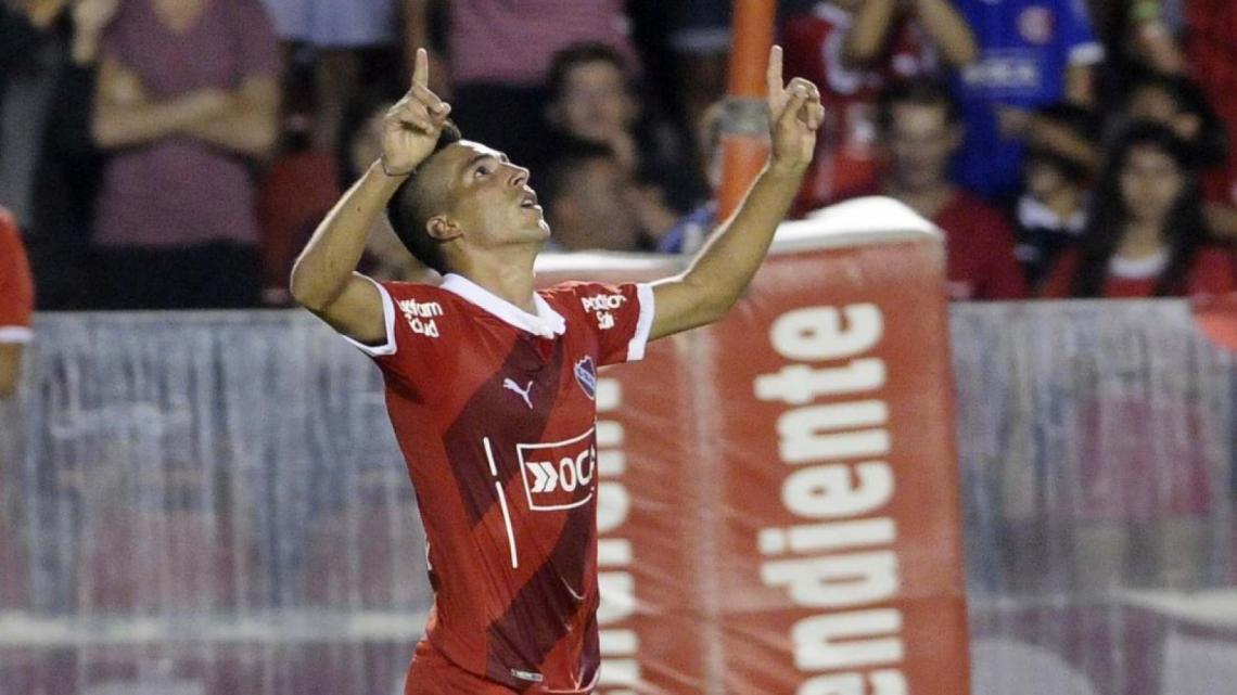Imagen Leandro festejando un gol a Racing.