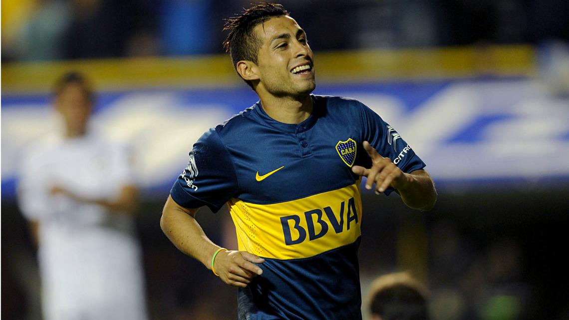 Imagen El Pachi, con la camiseta de Boca