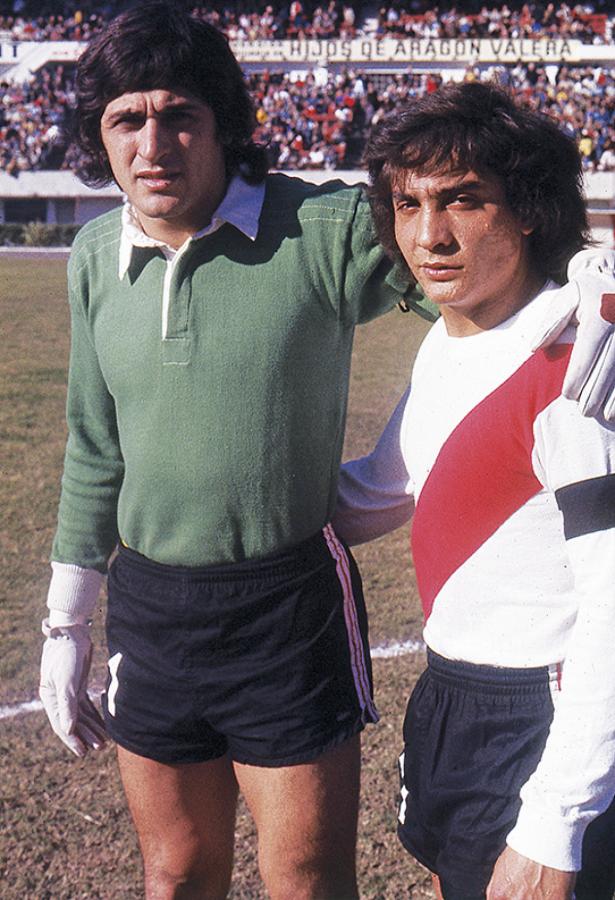 Imagen Con Fillol, en sus inicios en River, en 1974. Llegó para la Tercera y jugó unos partidos en el Metro 75, el campeonato que cortó la racha de 18 años sin títulos.