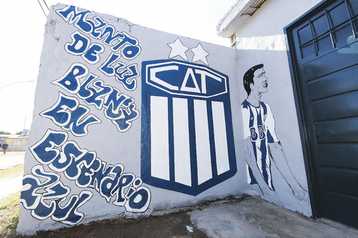 Un mural pintado por un vecino de su barrio cordobés.