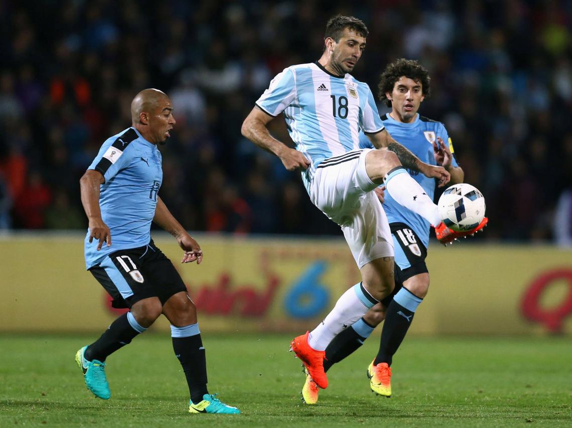 Imagen PRATTO, con Uruguay, en el primer partido del Patón como entrenador. Foto: Reuters.