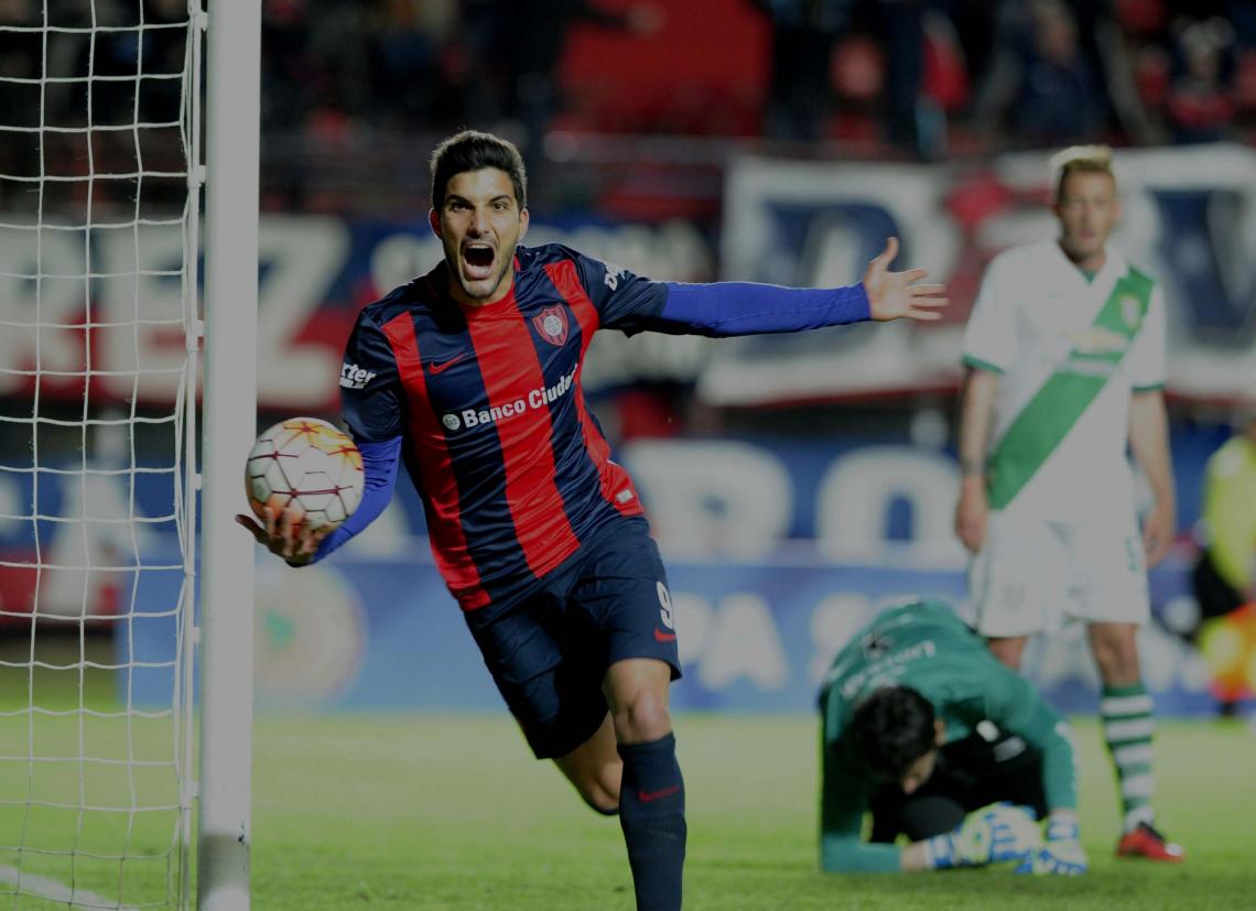 Imagen Blandi celebra su conquista en el Nuevo Gasómetro. (Foto: Télam)