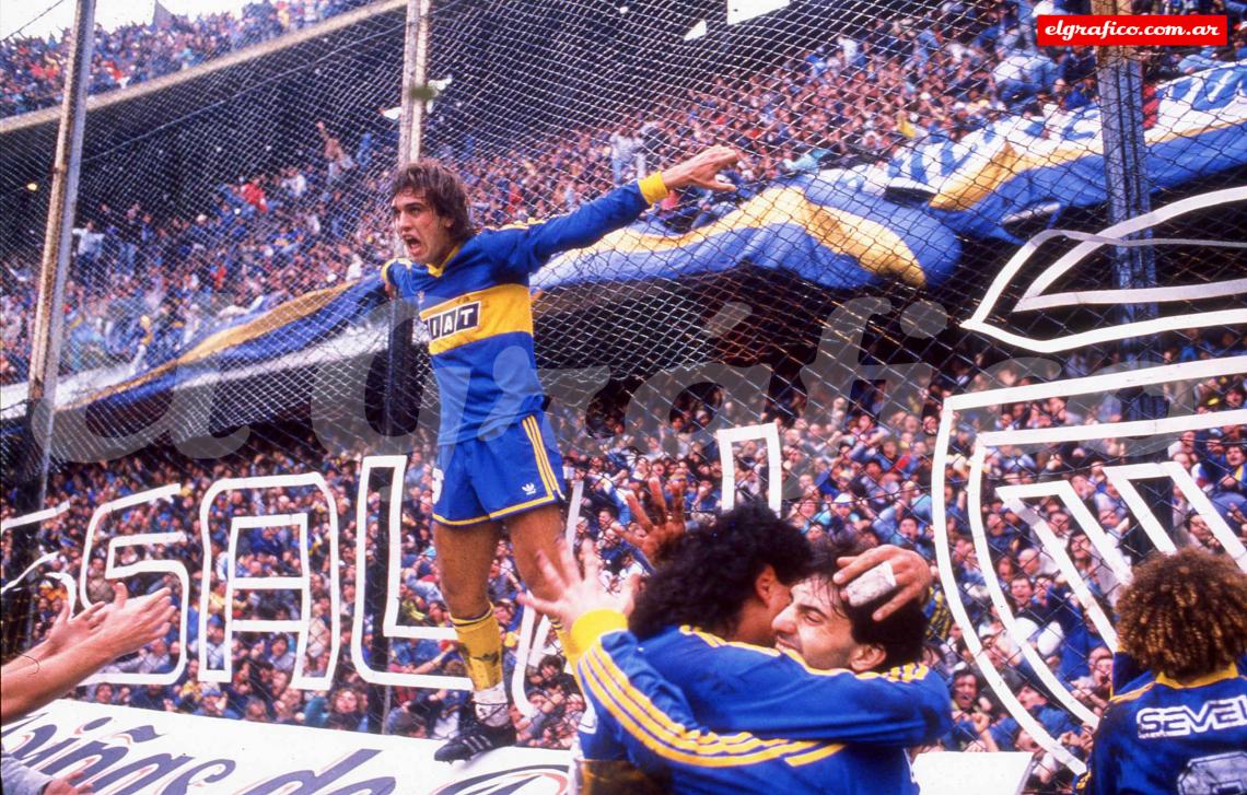 Imagen 04/06/1991. Bati festeja su primer gol. Foto: Luis Micou.