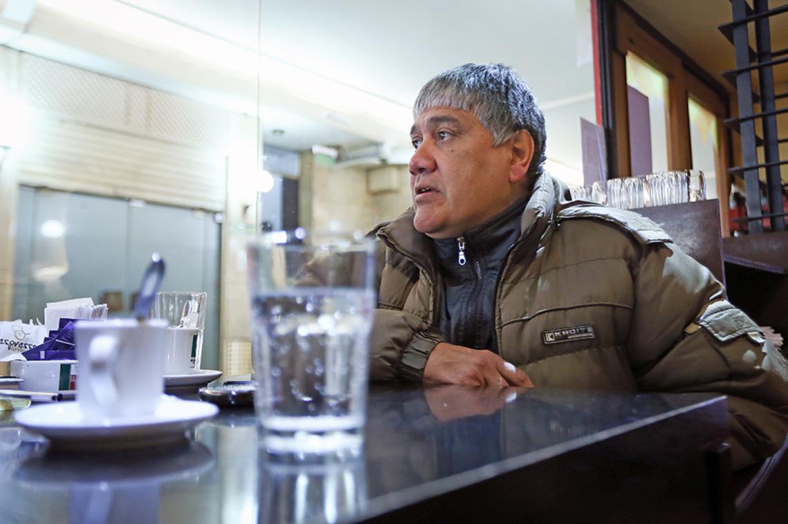 El Araña en el café de siempre, en el centro de Córdoba.