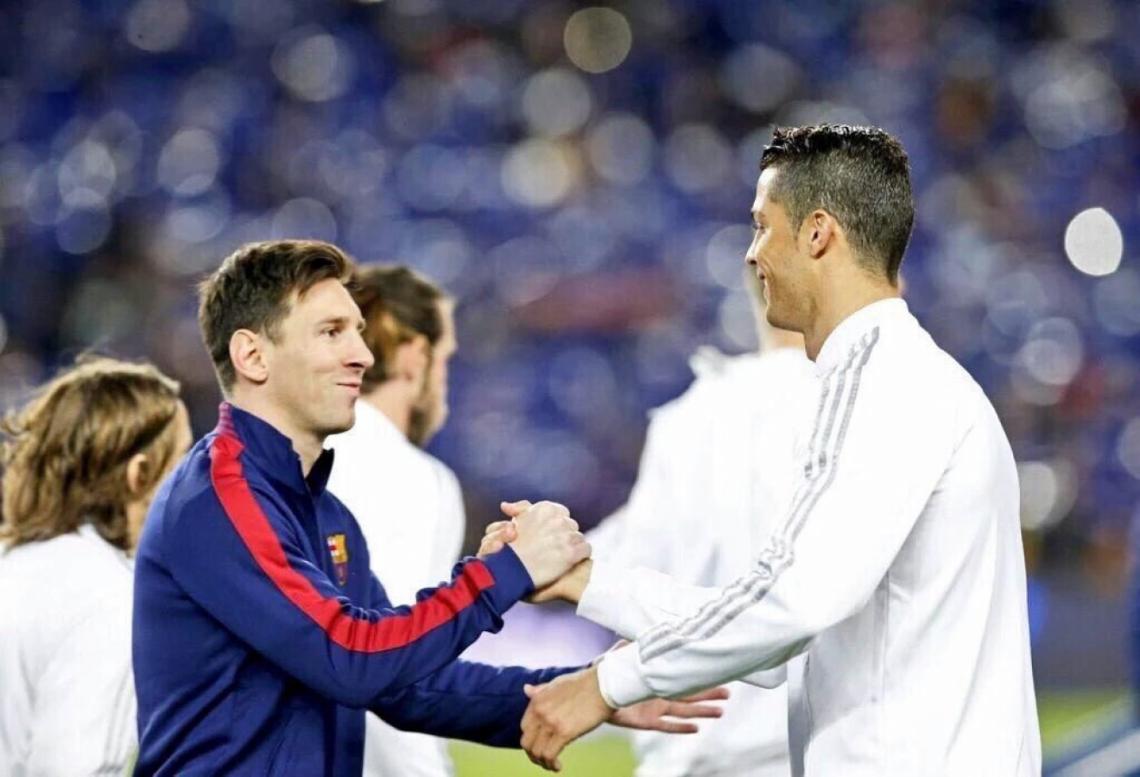 Imagen Messi y CR7, saludándose antes de un partido