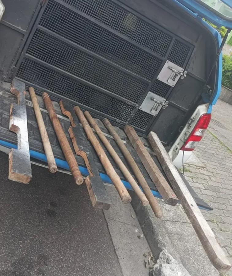 Imagen Armas de madera secuestradas por la policía. Foto: Pmer