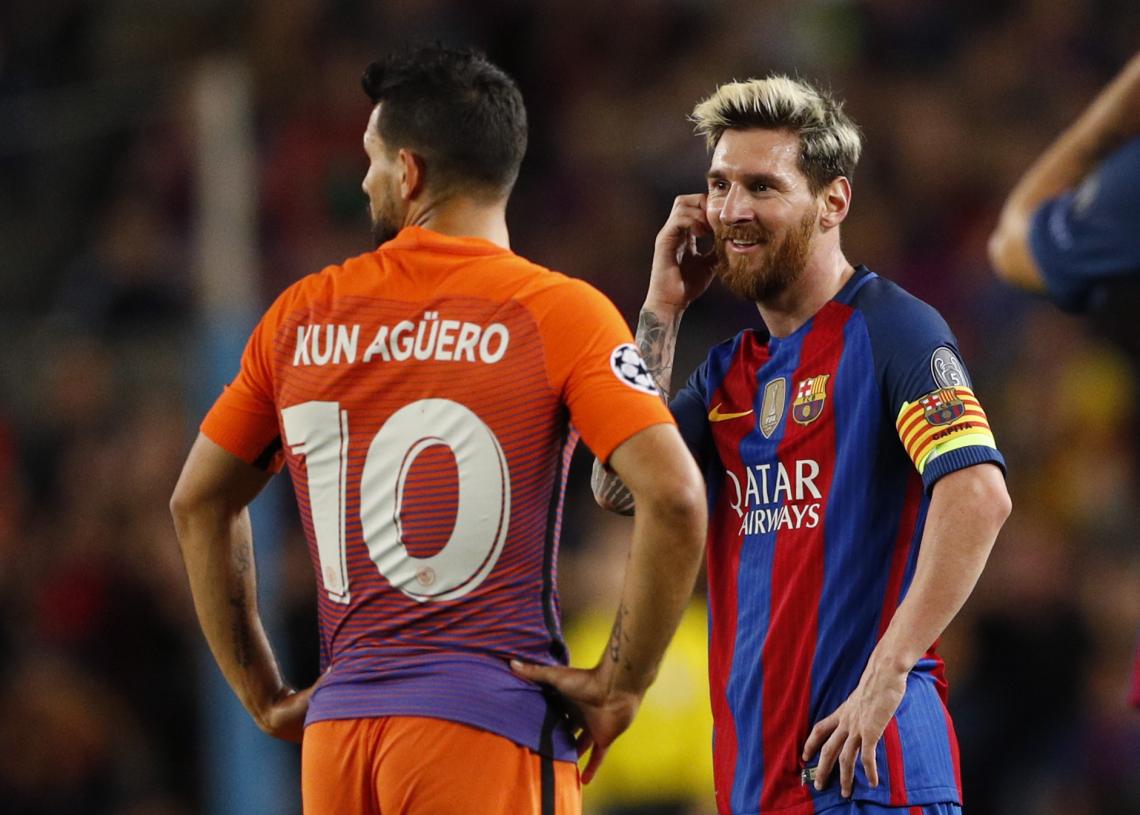 Imagen Messi y el Kun, charlando en el partido de ida