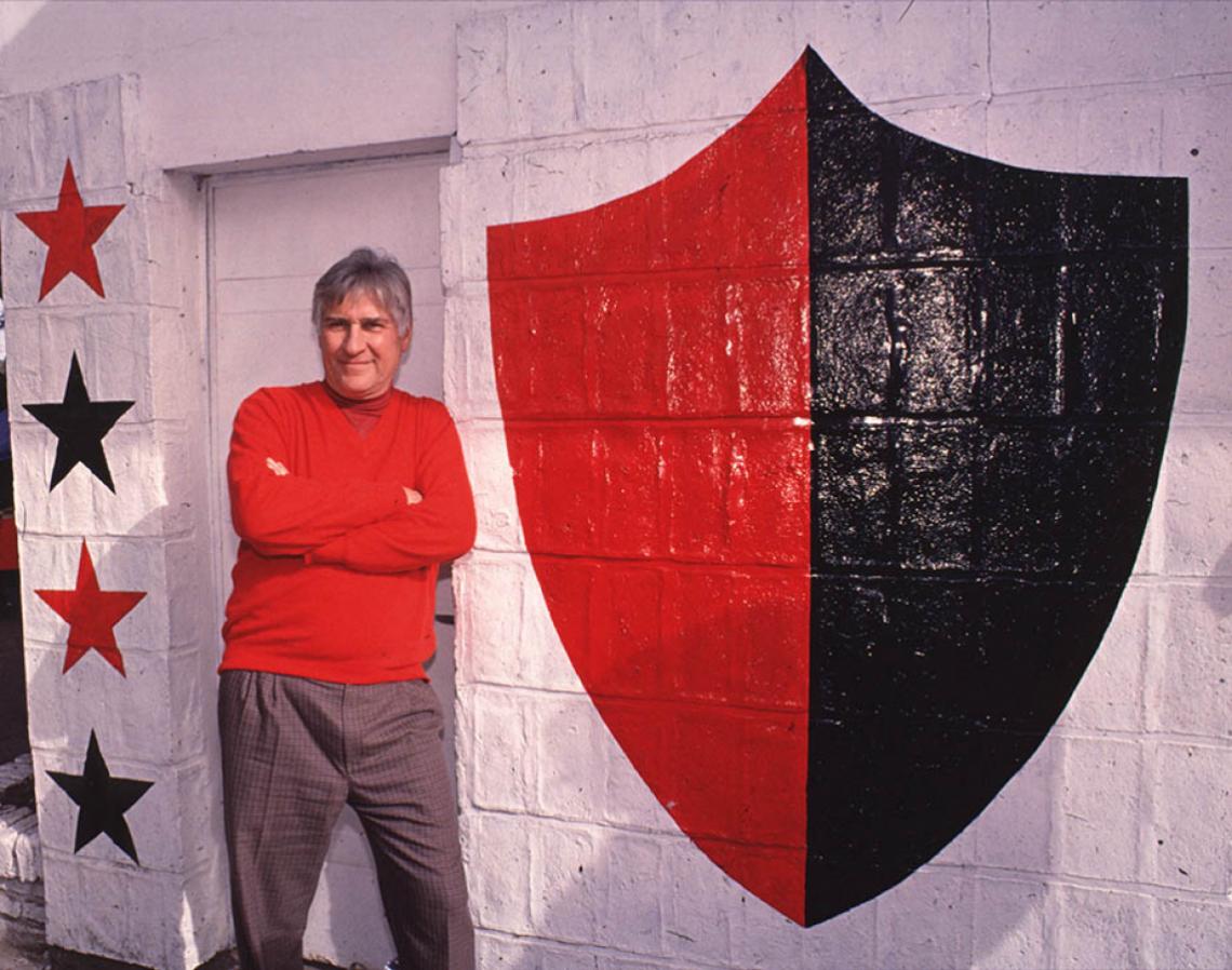 Imagen Posando con el escudo de Newell´s.