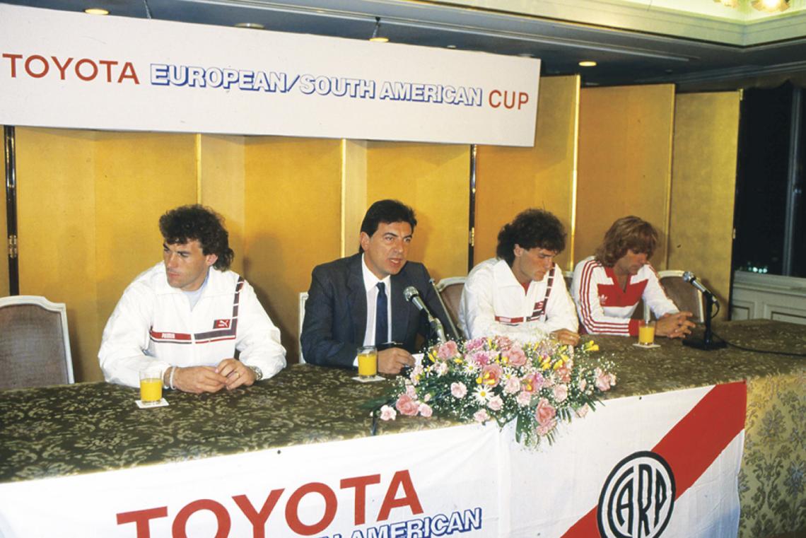 Imagen En Japón, dando la conferencia.