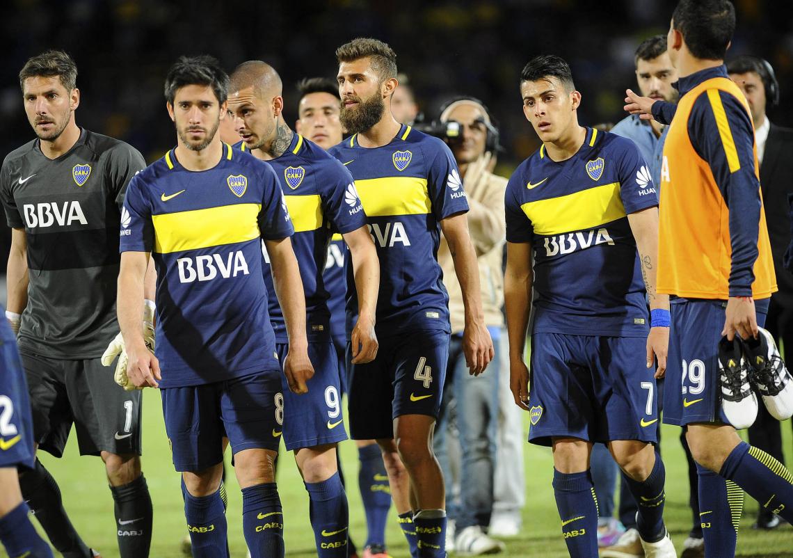 Imagen Los jugadores de Boca, abatidos tras la derrota