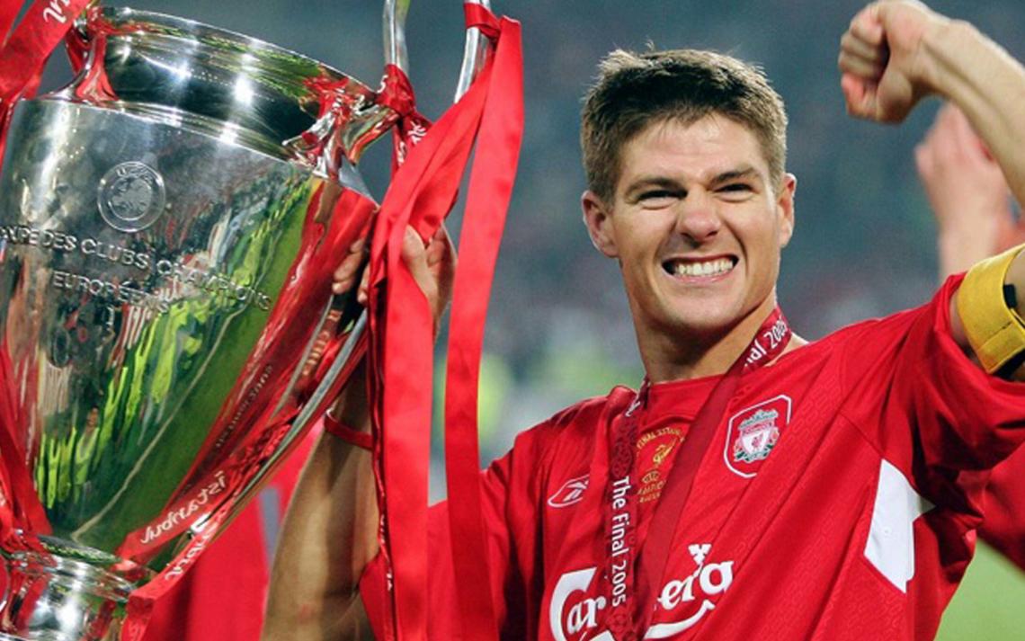 Imagen Gerrard, con el trofeo de la Champions League
