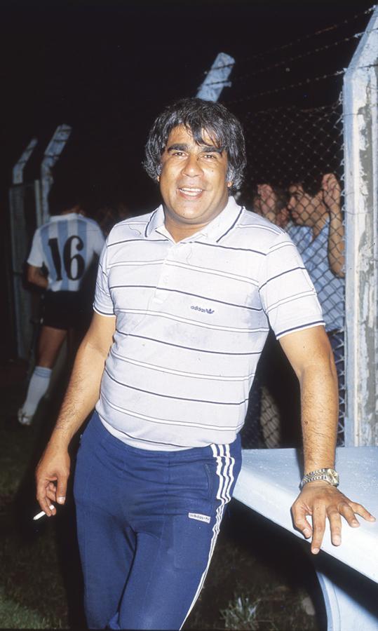Dándole al pucho.