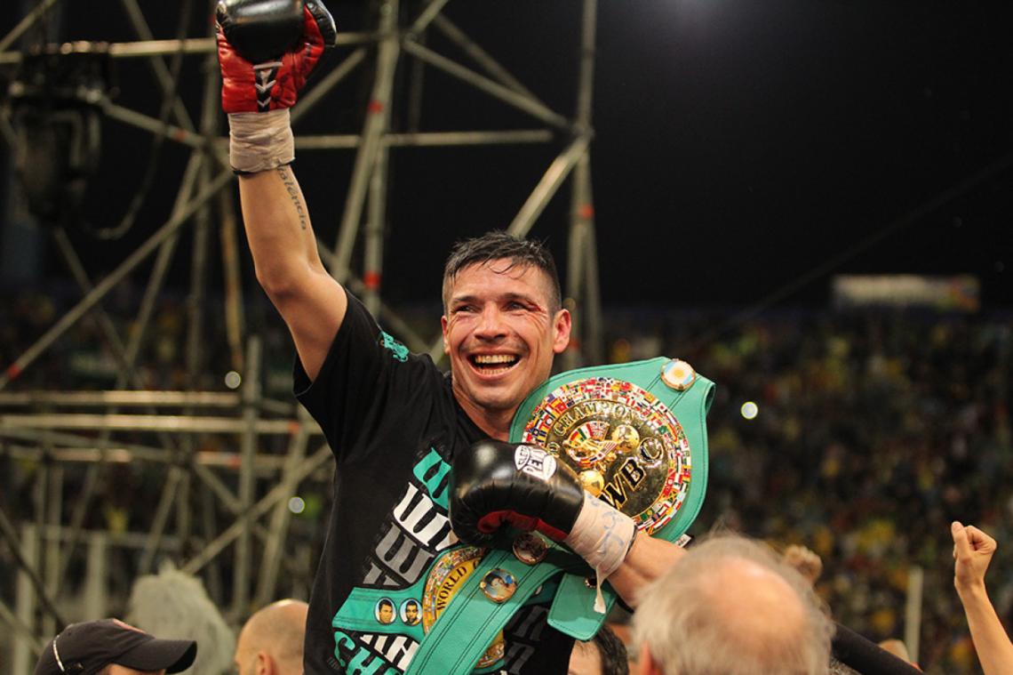 Imagen La alegría tras retener el título mundial ante Martin Murray, en la cancha de Vélez.