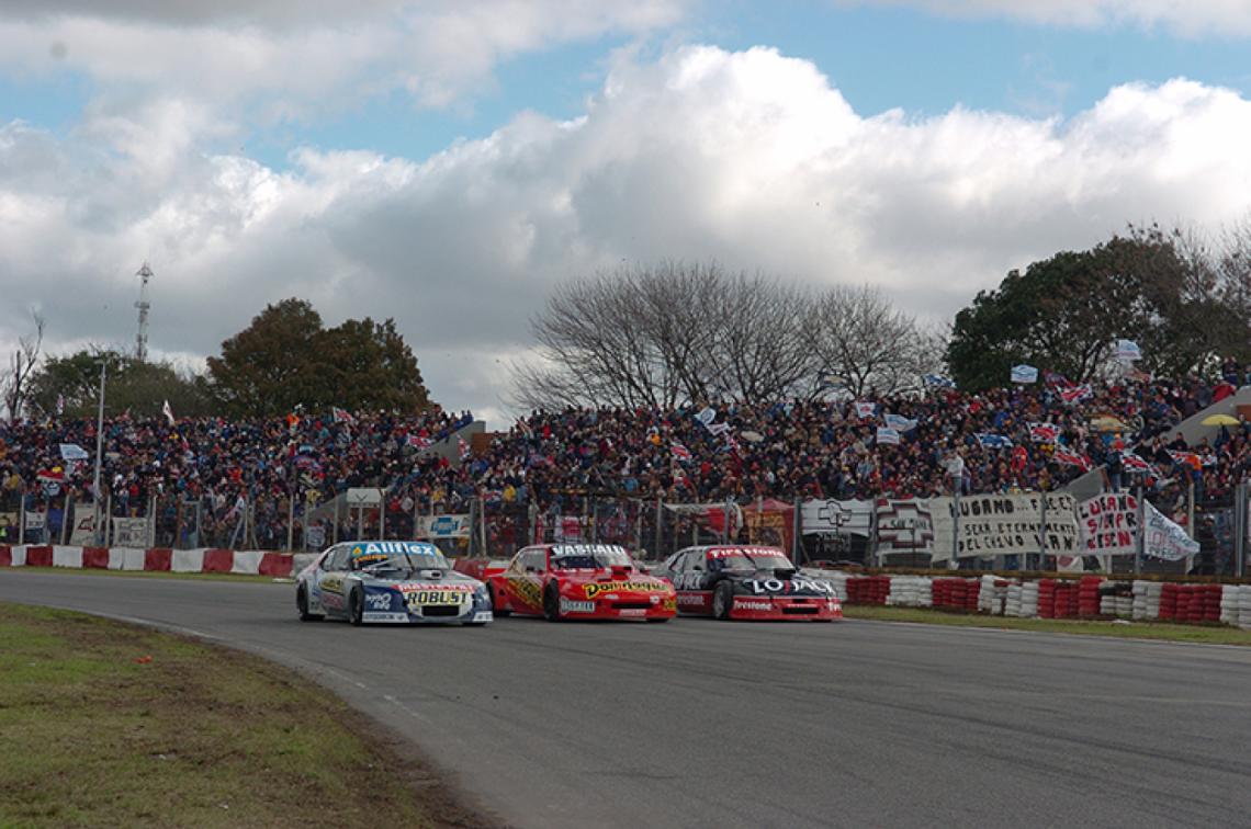 La vuelta previa de los hermanos Di Palma que hacía vibrar a tribunas repletas del TC.