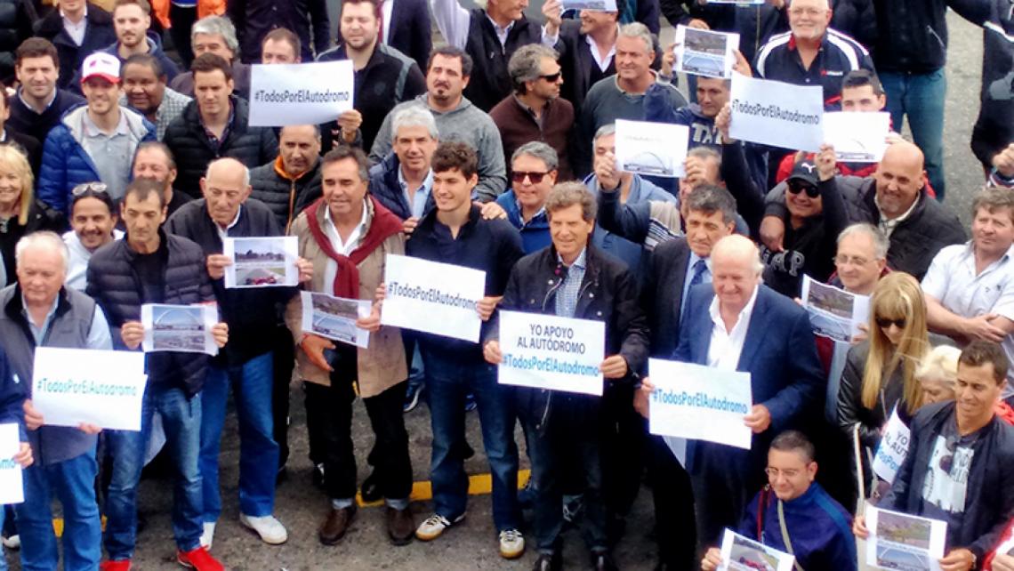 Imagen Todo el automovilismo argentino brindando su apoyo a la consigna #TodosPorElAutodromo.