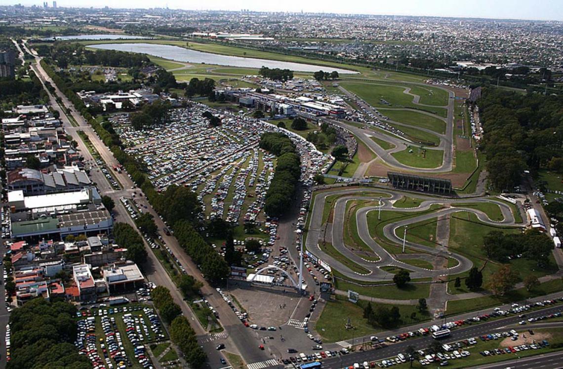 Vista aérea de un verdadero símbolo, ya que durante décadas lo más importante del mundo motor que se exhibía en la Argentina se realizaba allí.