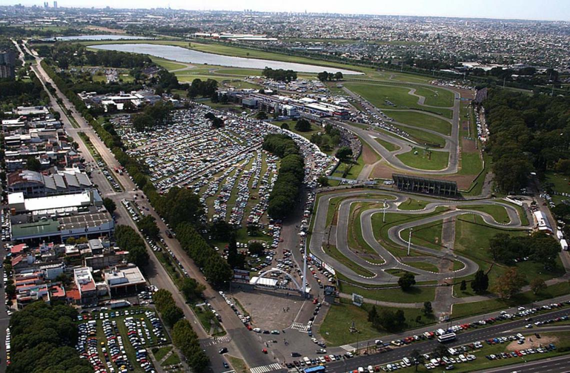 Imagen Vista aérea de un verdadero símbolo, ya que durante décadas lo más importante del mundo motor que se exhibía en la Argentina se realizaba allí.