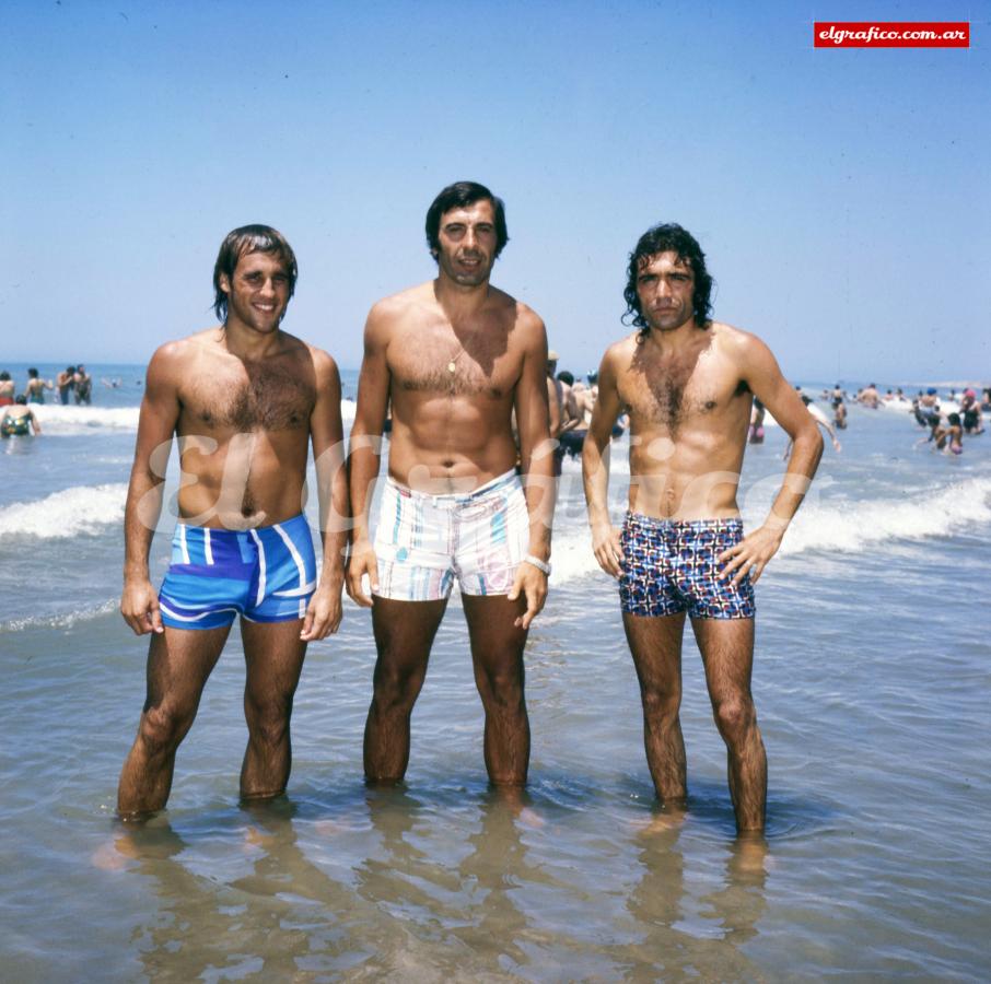 1976. Mouzo, Cejas, Benito y el mar El Gráfico