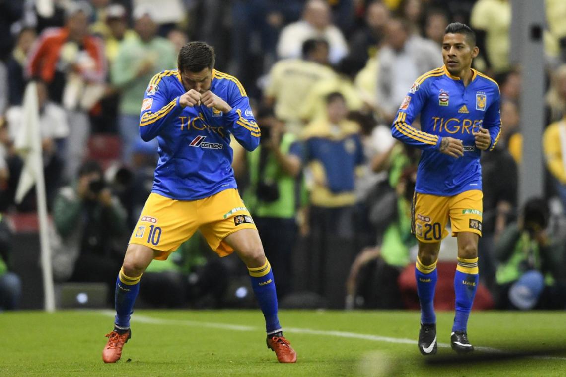 Imagen Gignac, festejando su gol