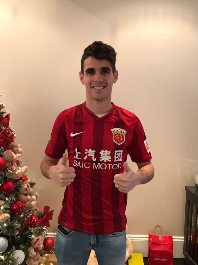 Imagen Oscar, con su nueva camiseta