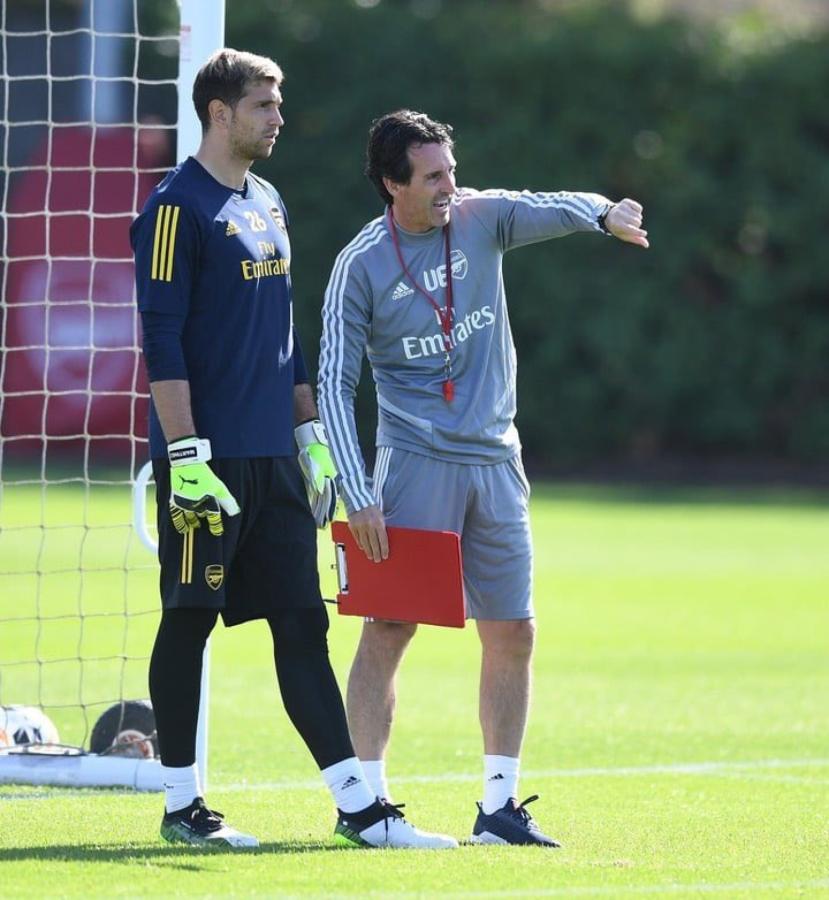 Imagen Unai Emery y Emiliano Martínez ya habían trabajado juntos en Arsenal.