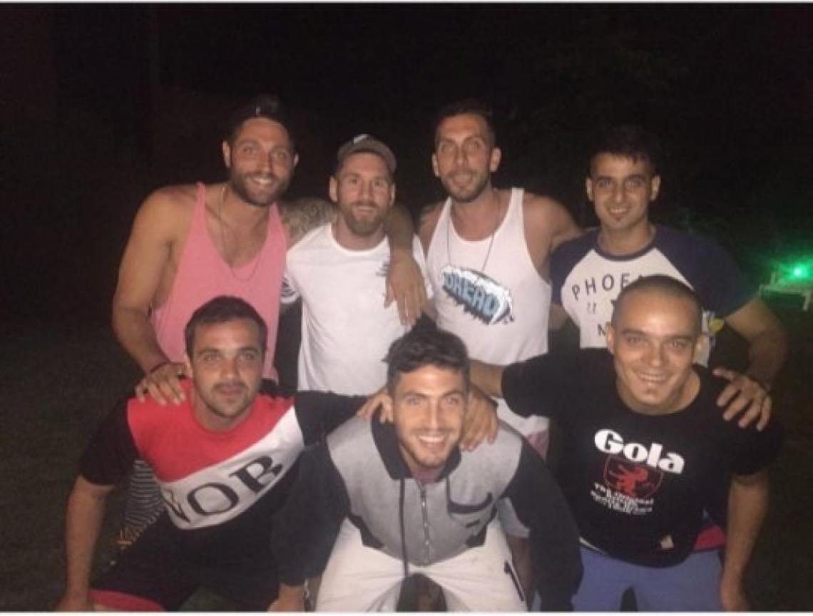 Imagen Messi, junto a sus compañeros de Newell´s