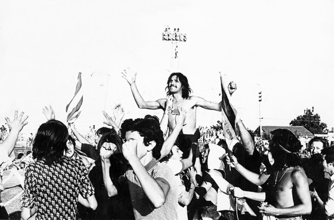 Imagen Tras hacer las inferiores en Unión, fue dejado libre y debió ir a jugar a Jujuy, Salta y Rosario Central. Fue recomprado en 1973 y en 1974 logró el ascenso a Primera tras vencer en la final a Estudiantes de Caseros.