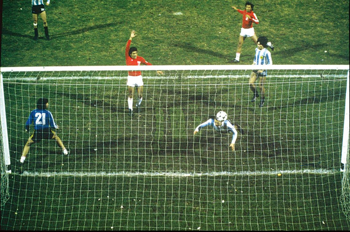 Imagen Gol de palomita contra Perú en el Mundial 78.