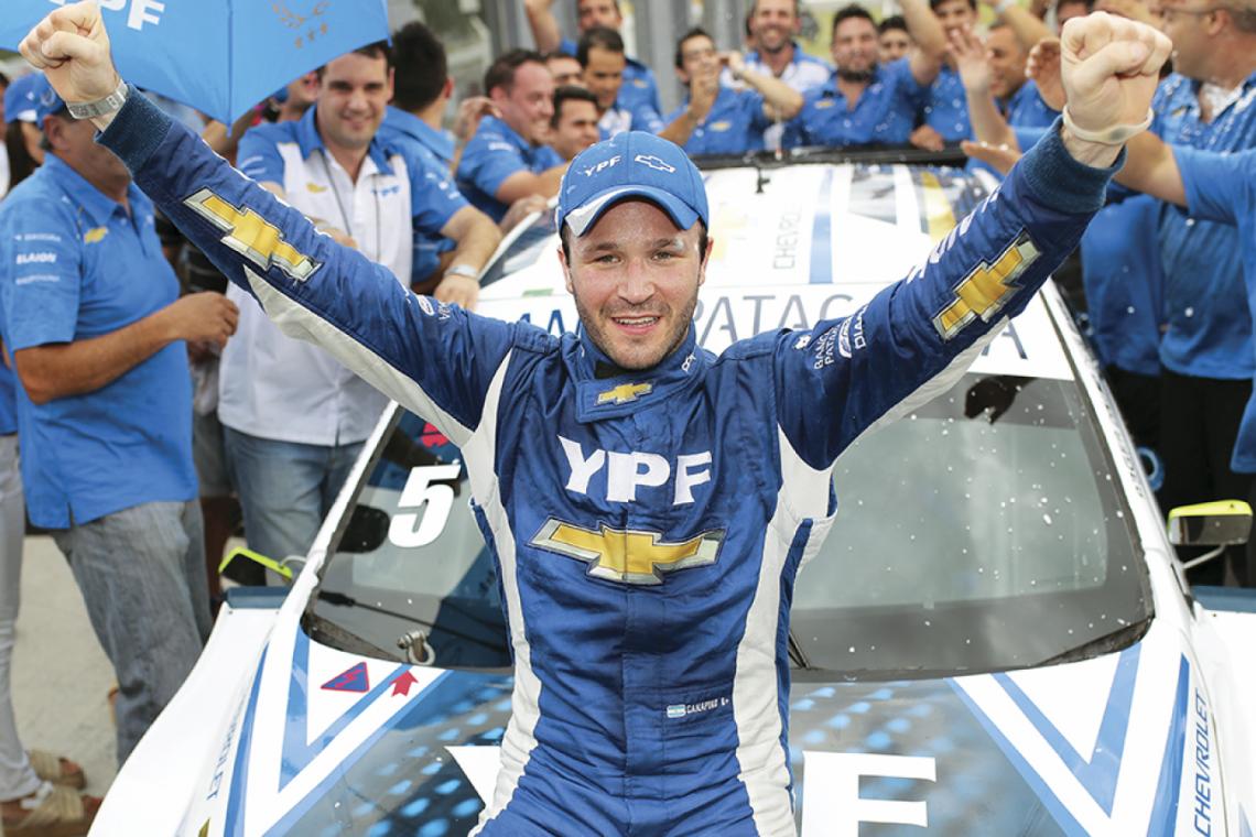 Si bien necesitaba medio punto para ser campeón, Agustín Canapino se consagró en el Cabalén con victoria y pole incluida.
