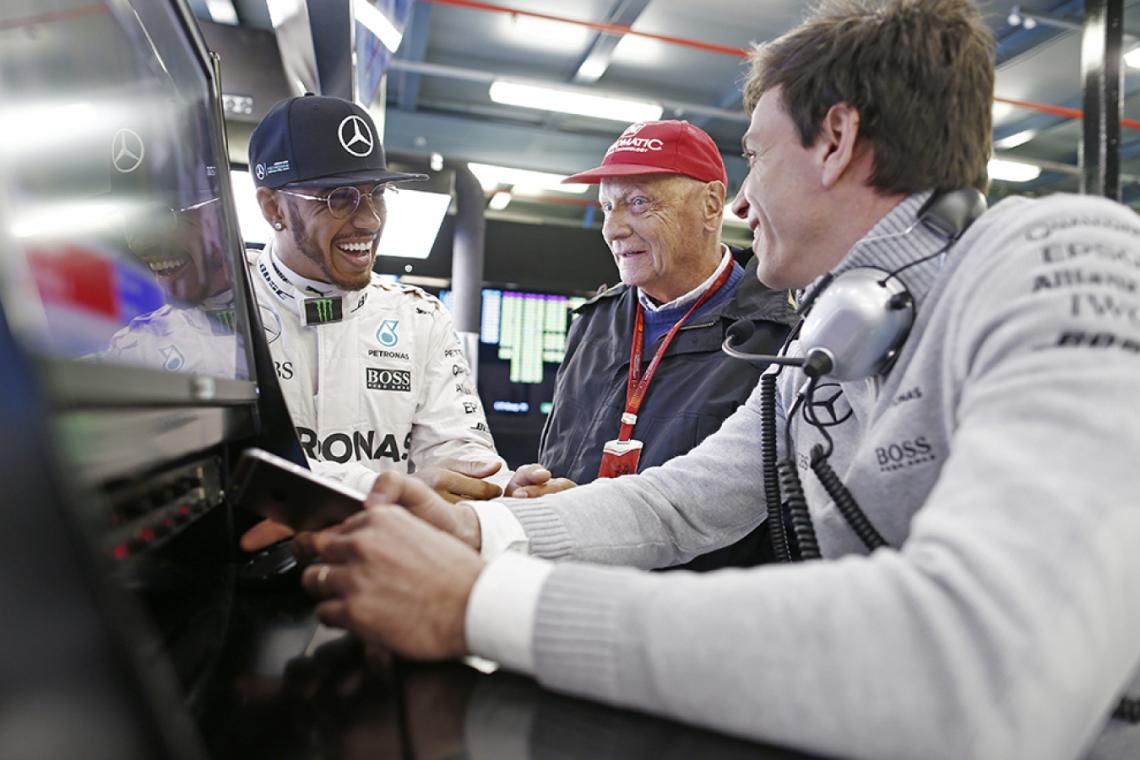 Imagen Mediador. El legendario Niki Lauda en su carácter de asesor, resultó una palabra autorizada para mediar entre la tirantez de Rosberg y Hamilton, los 1-2 de la actual F1.