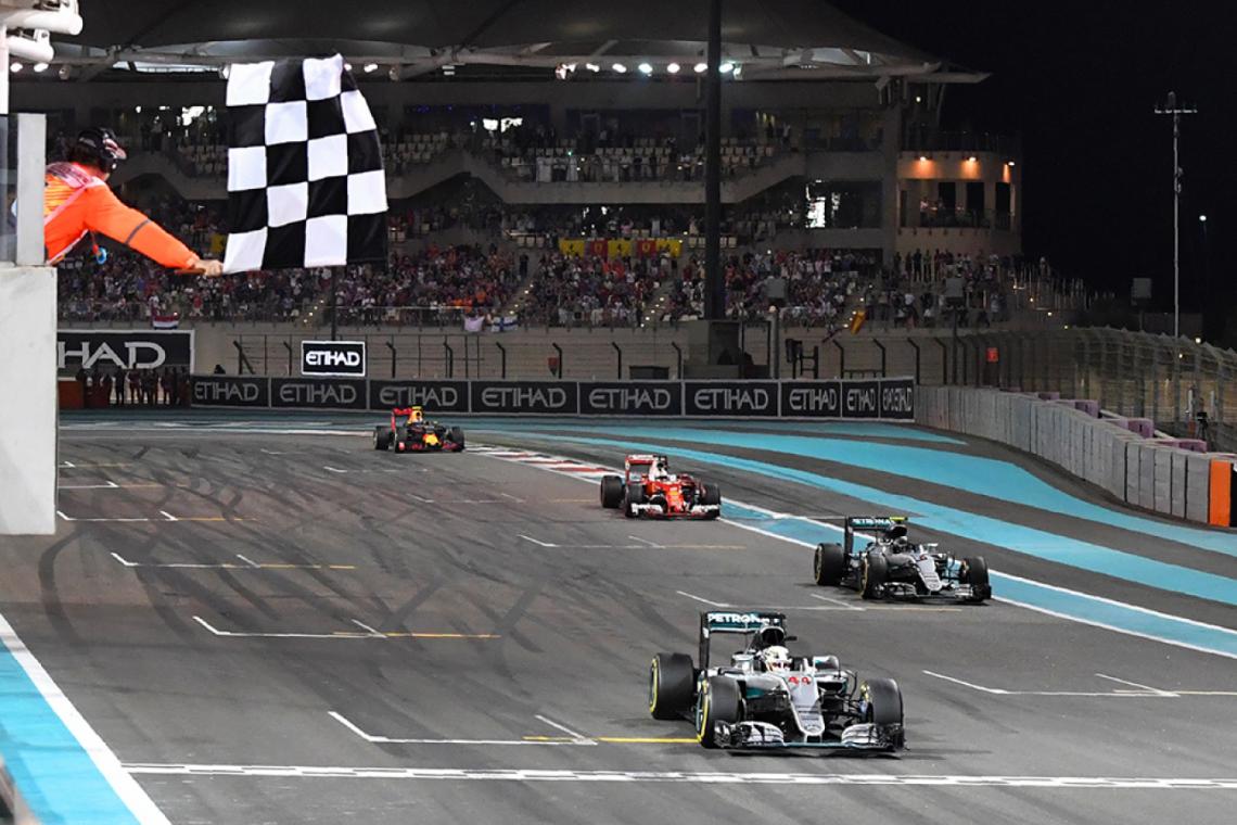 Mercedes extendió su dominio en la F1, ahora con un Nico Rosberg a la altura de su padre, también campeón.