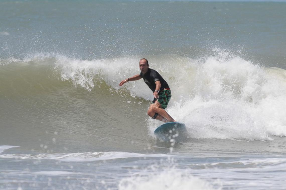 Imagen Fernando Aguerre no participó del torneo, pero se metió para agarrar unas olitas. “El surf sana”, dijo.