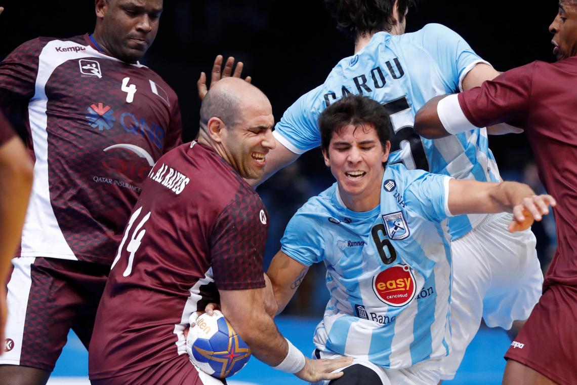 Imagen Simonet sufriendo la marca qatarí