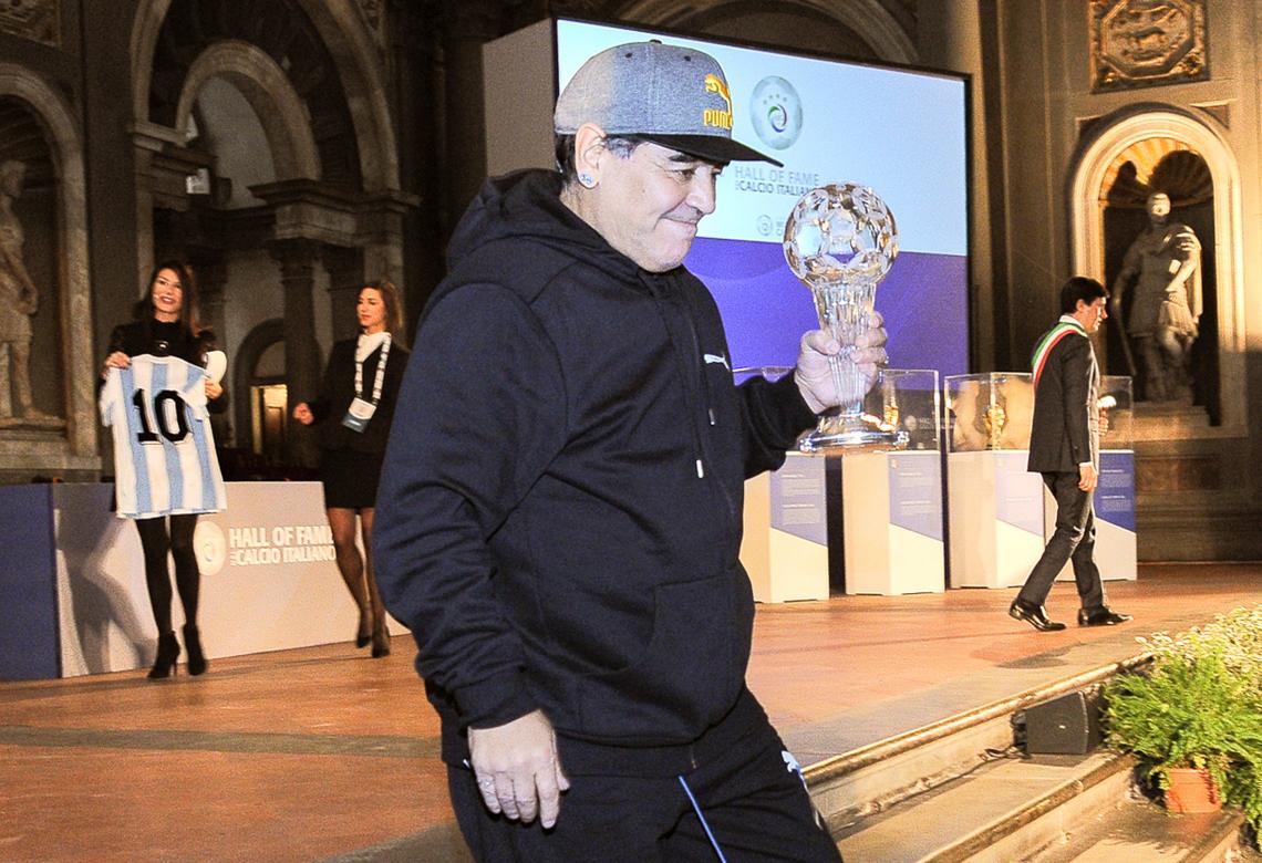 Imagen Maradona, con su premio