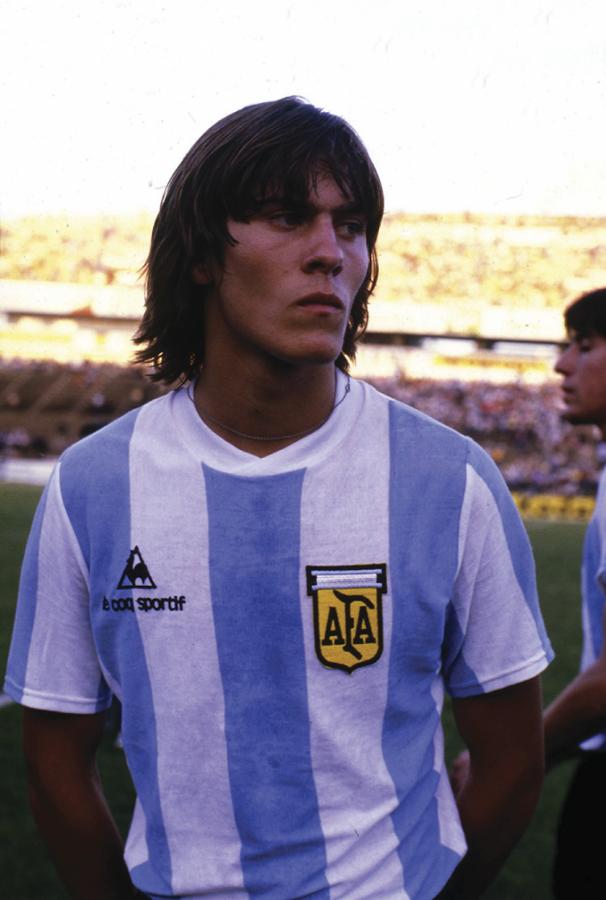 En sus inicios, en las selecciones juveniles, cuando se destacaba por su buena técnica.