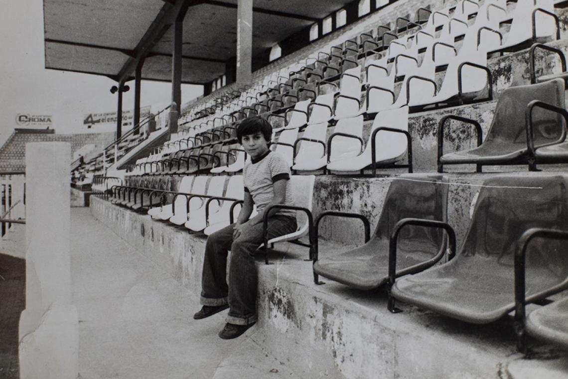 Imagen Sentado en la platea techada del estadio de Talleres, cuando era el hijo del buffetero y vivía debajo de esa tribuna.