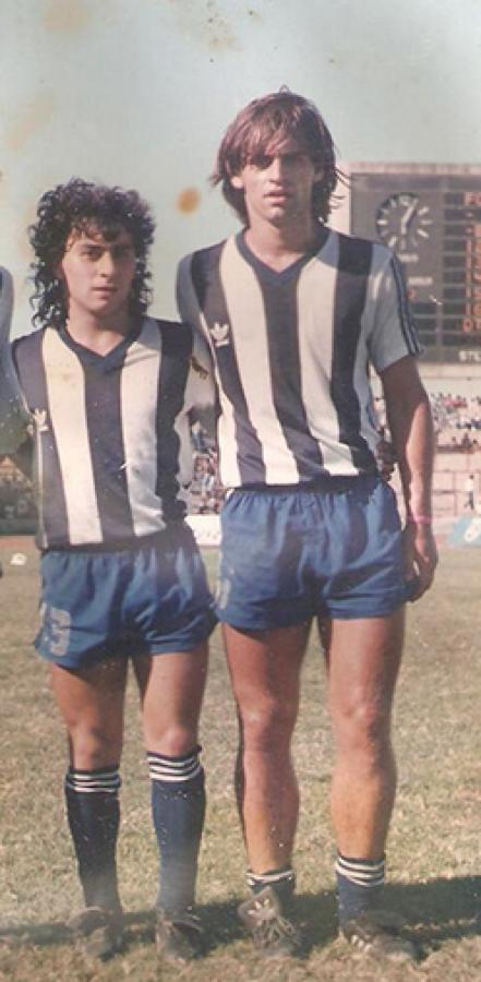 Imagen Con rulos, antes de un amistoso em el Chateau, con Carlos Bustos.