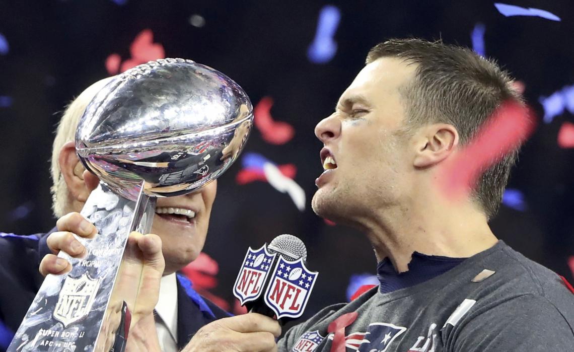 Imagen Tom Brady, con el trofeo